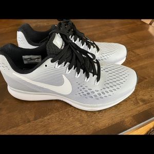 Men’s Nike Zoom Pegasus size 6 Running Shoe